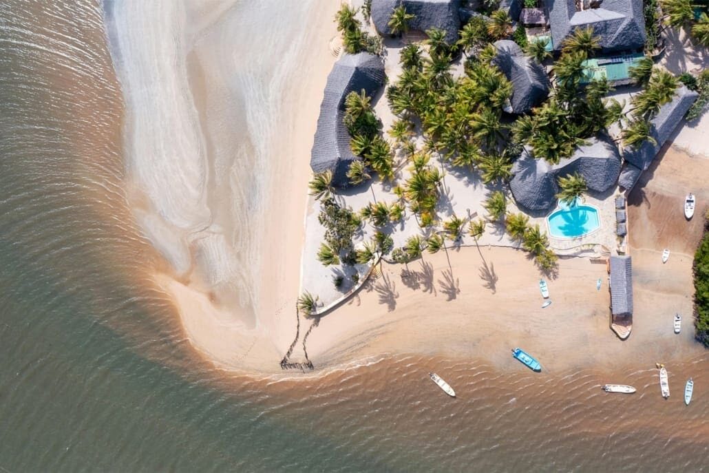 Manda Bay, Manda Island